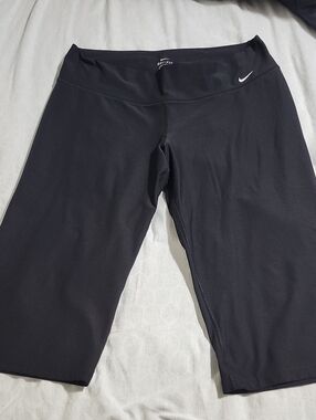Nike Black Dri-FIT Cropped Performance Capris